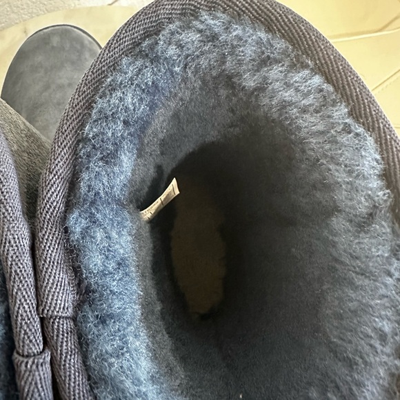 UGG CLASSIC SHORT II NAVY SHEARLING WATER RESISTANT BOOTS SIZE 8 - Picture 9 of 14
